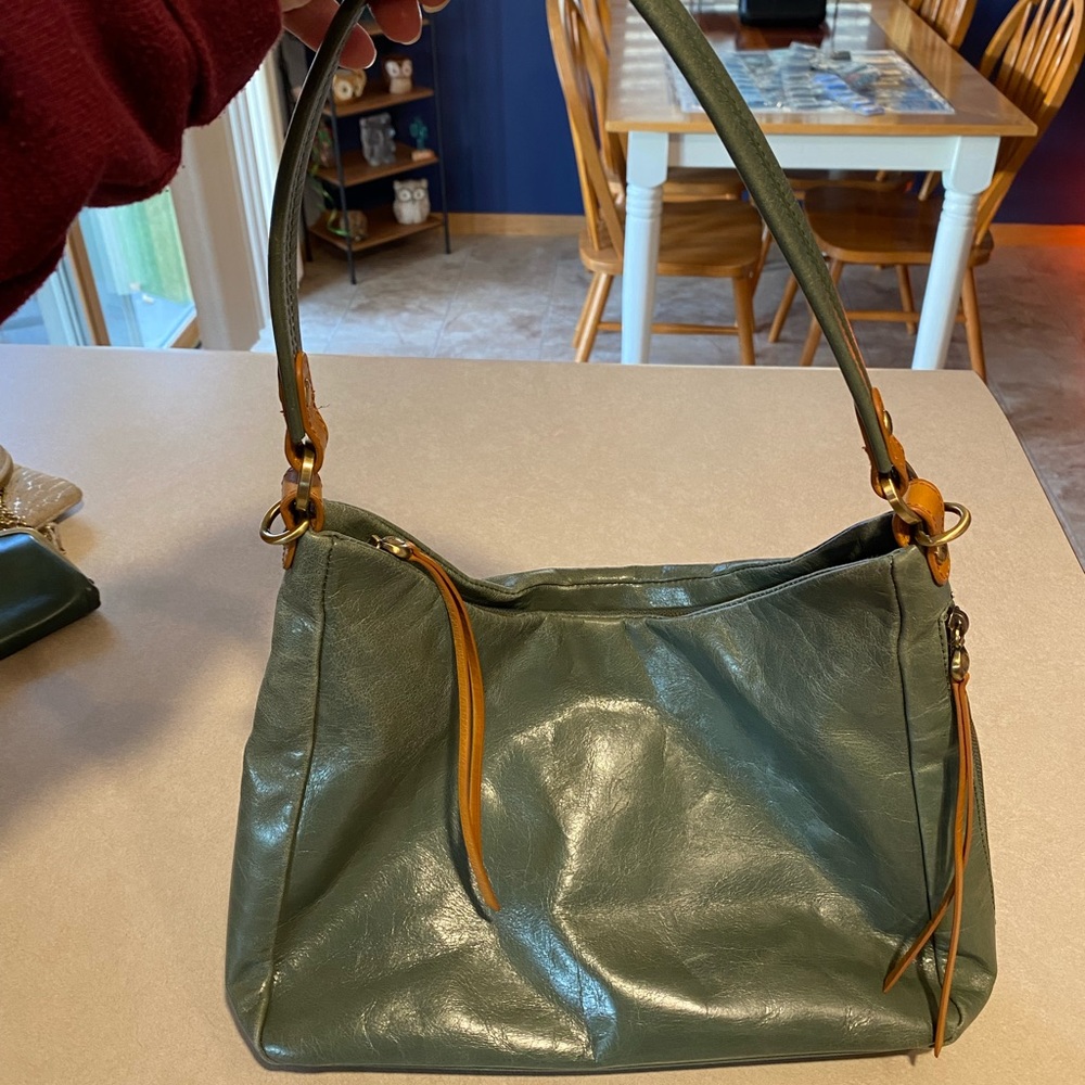 Hobo green shoulder bag.